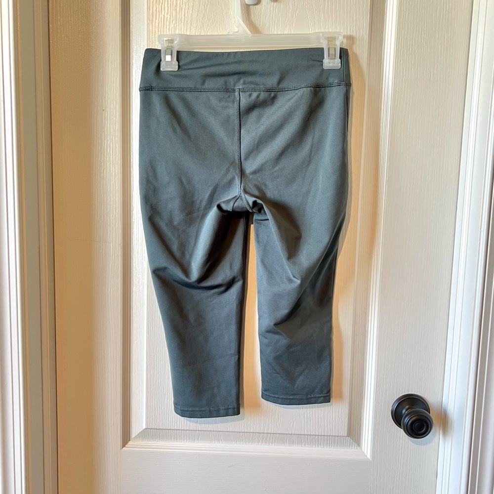 ATHLETA Workout Capri Spandex Leggings With Zippered Pocket—SZ. SMALL - Picture 2 of 12